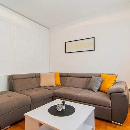 Flexible Selfcheckins 97 - Zagreb - Garden - Parking- Loggia - 2 Bedrooms Exterior photo