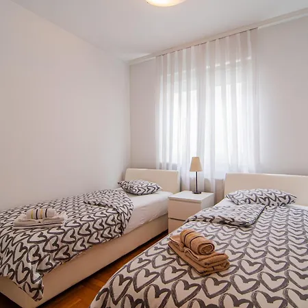 Flexible Selfcheckins 97 - Zagreb - Garden - Parking- Loggia - 2 Bedrooms Exterior photo