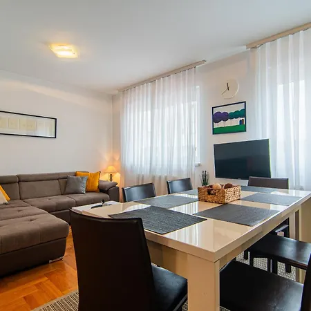Flexible Selfcheckins 97 - Zagreb - Garden - Parking- Loggia - 2 Bedrooms Exterior photo