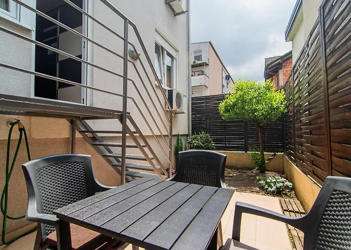 Flexible Selfcheckins 97 - Zagreb - Garden - Parking- Loggia - 2 Bedrooms