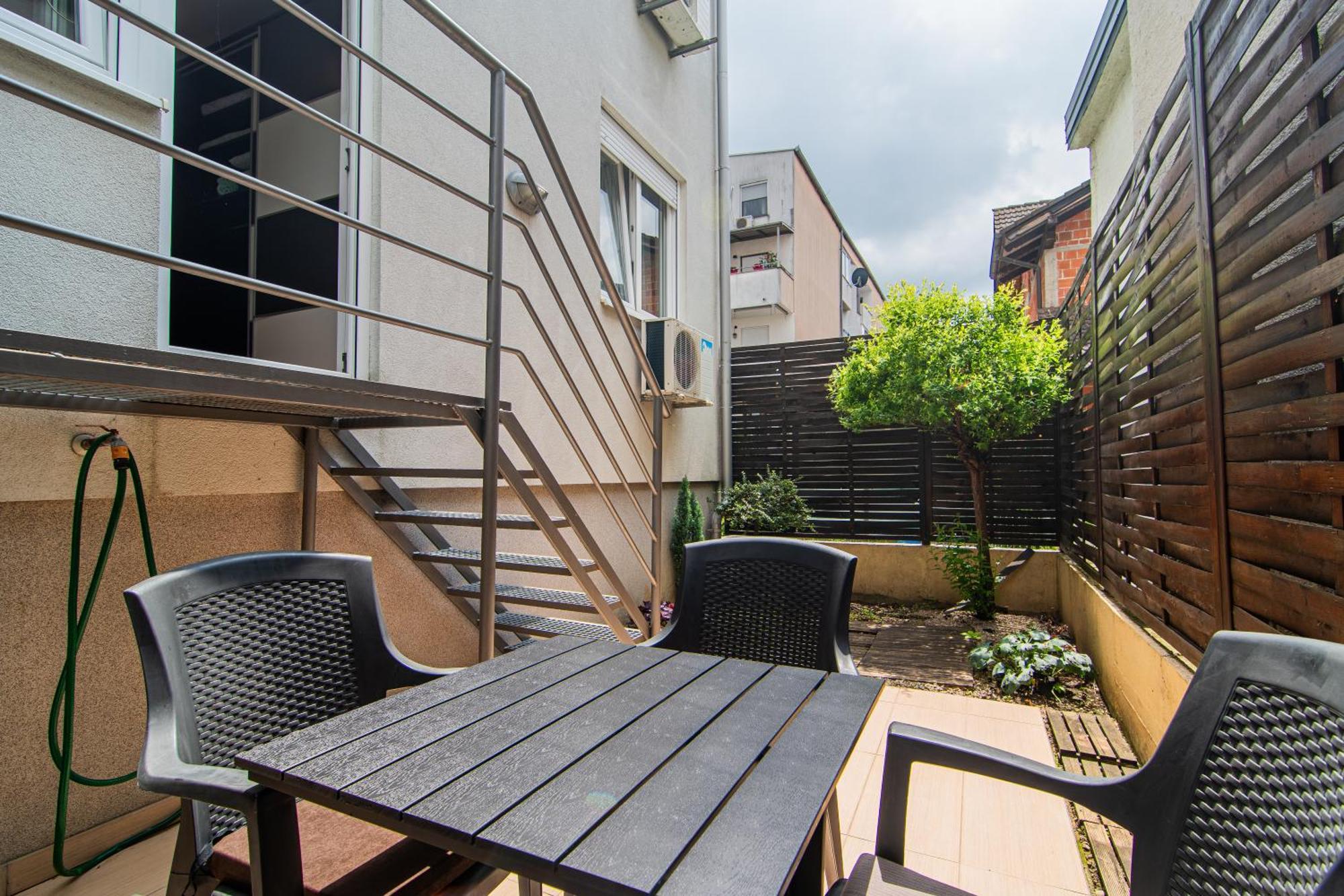 Apartment Flexible Selfcheckins 97 - - Garden - Parking- Loggia - 2 Bedrooms Zagreb