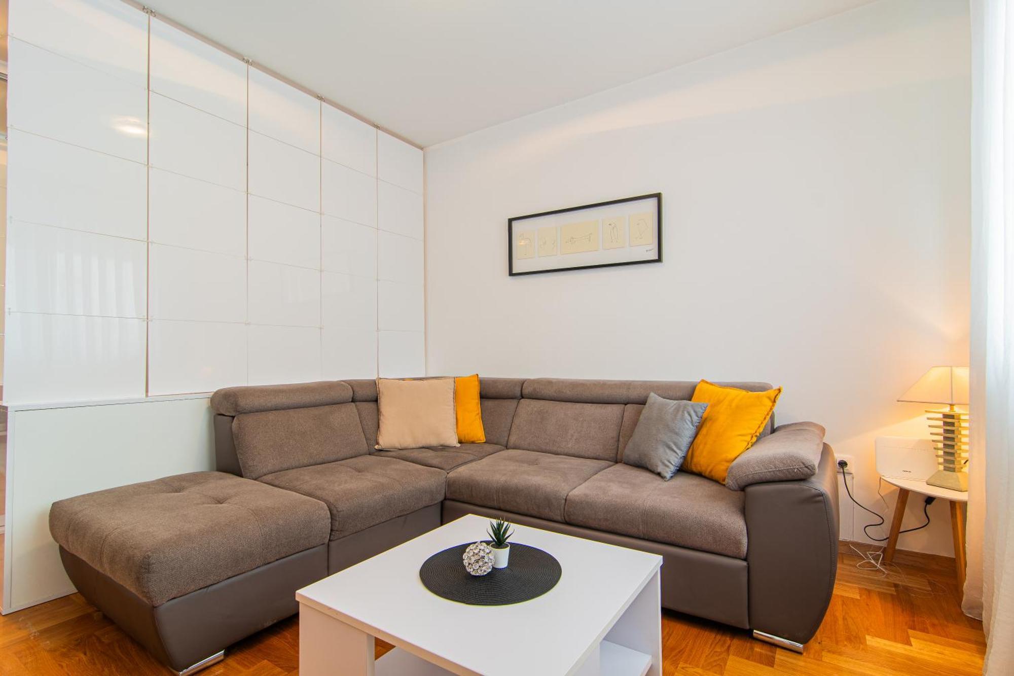 Flexible Selfcheckins 97 - - Garden - Parking- Loggia - 2 Bedrooms