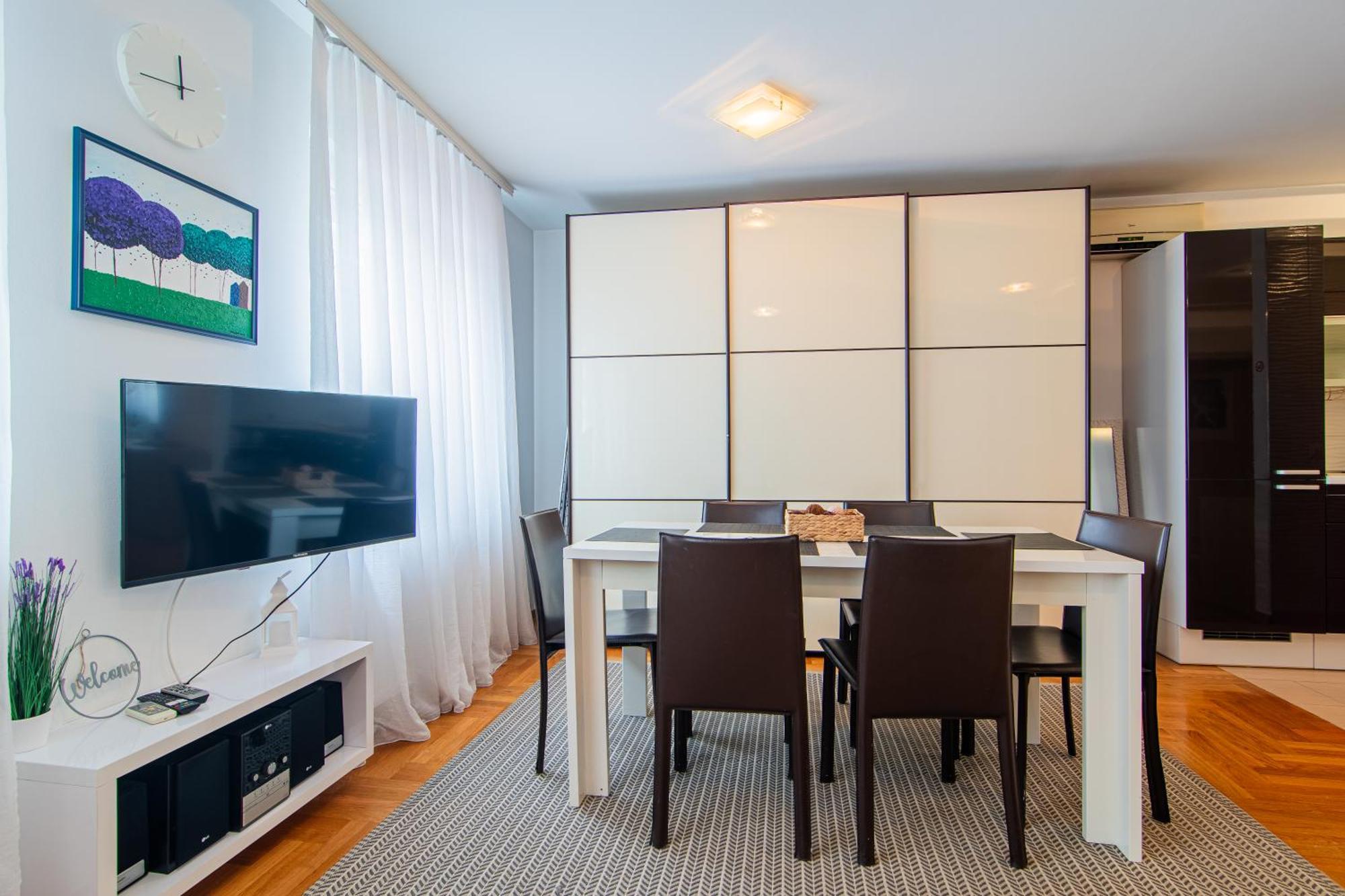 Apartment Flexible Selfcheckins 97 - - Garden - Parking- Loggia - 2 Bedrooms Zagreb
